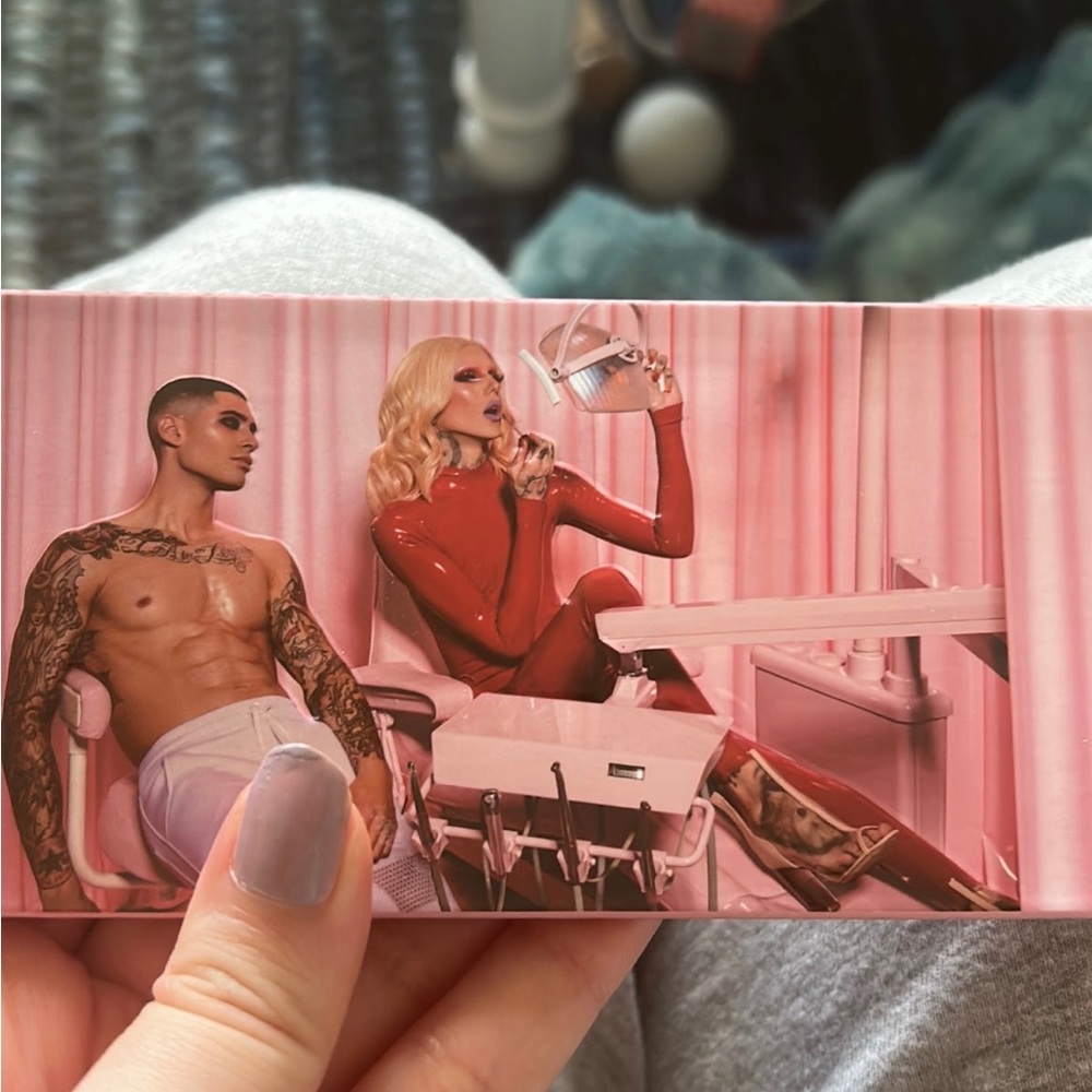 Jeffree star cavity highlighter palette